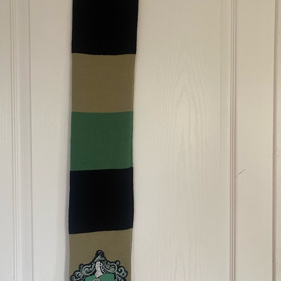 Drako Malloy blanket, pillow case and scarf (slitheran) - Picture 3 of 4